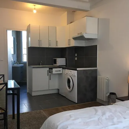 Apartment Joli Studio, Hypercentre, A 20 Min Des Champs Elysees En Train Maisons-Laffitte